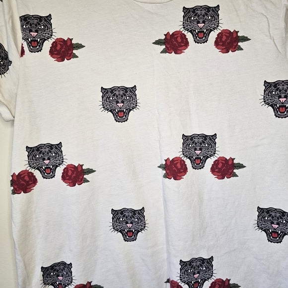 Hollister Have Collection Curved Hem Tee Size Small - Picture 6 of 8